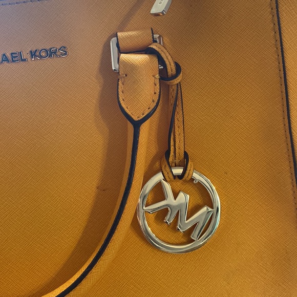 Michael Kors hand bag - Picture 2 of 8